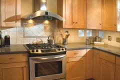 light_maple_kitchen_cabinets